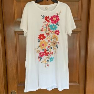 Umgee white floral embroidered T-Shirt dress